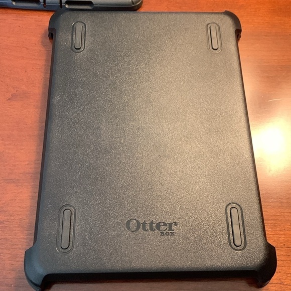 OtterBox Defender Series Case for IPad 5th/6th Gen - Black - Picture 6 of 8